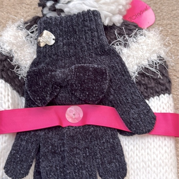 NWT Betsey Johnson BABE Black White Pompom Beanie and Bow Gloves One Size - Picture 4 of 4